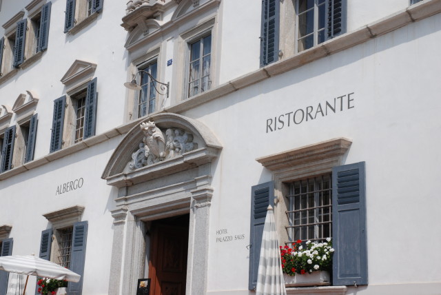Der Palazzo Salis im Zentrum von Soglio. Restaurant und Hotel. 
