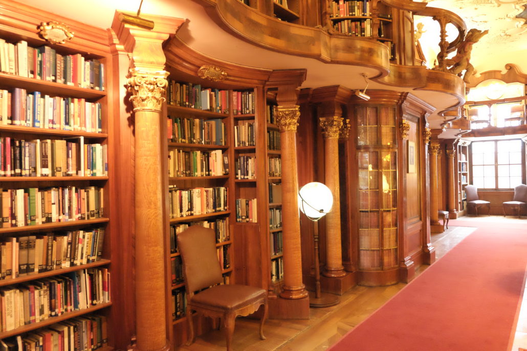 Ein ganz besodnerer Ort, die grosse Bibliothek im Schloss Lopoldskron. 